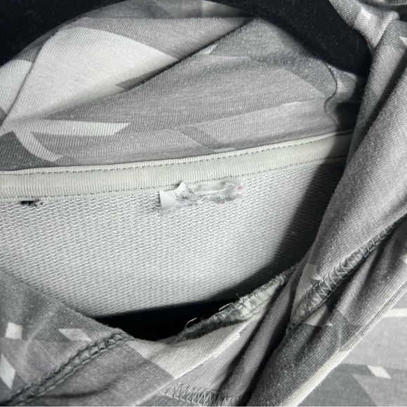 Gymshark Camo Hoodie - Picture 4 of 5